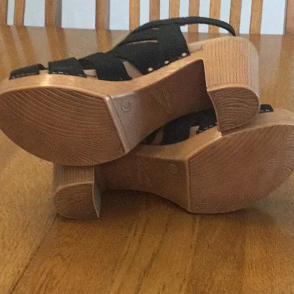 Woman’s Dansko black ankle strap heeled sandals. Size 40. Never worn! New! - Picture 7 of 9